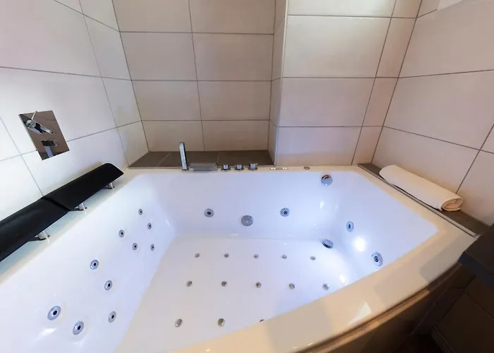 4-room Center - L'atmosphère Balnéo Apartamento